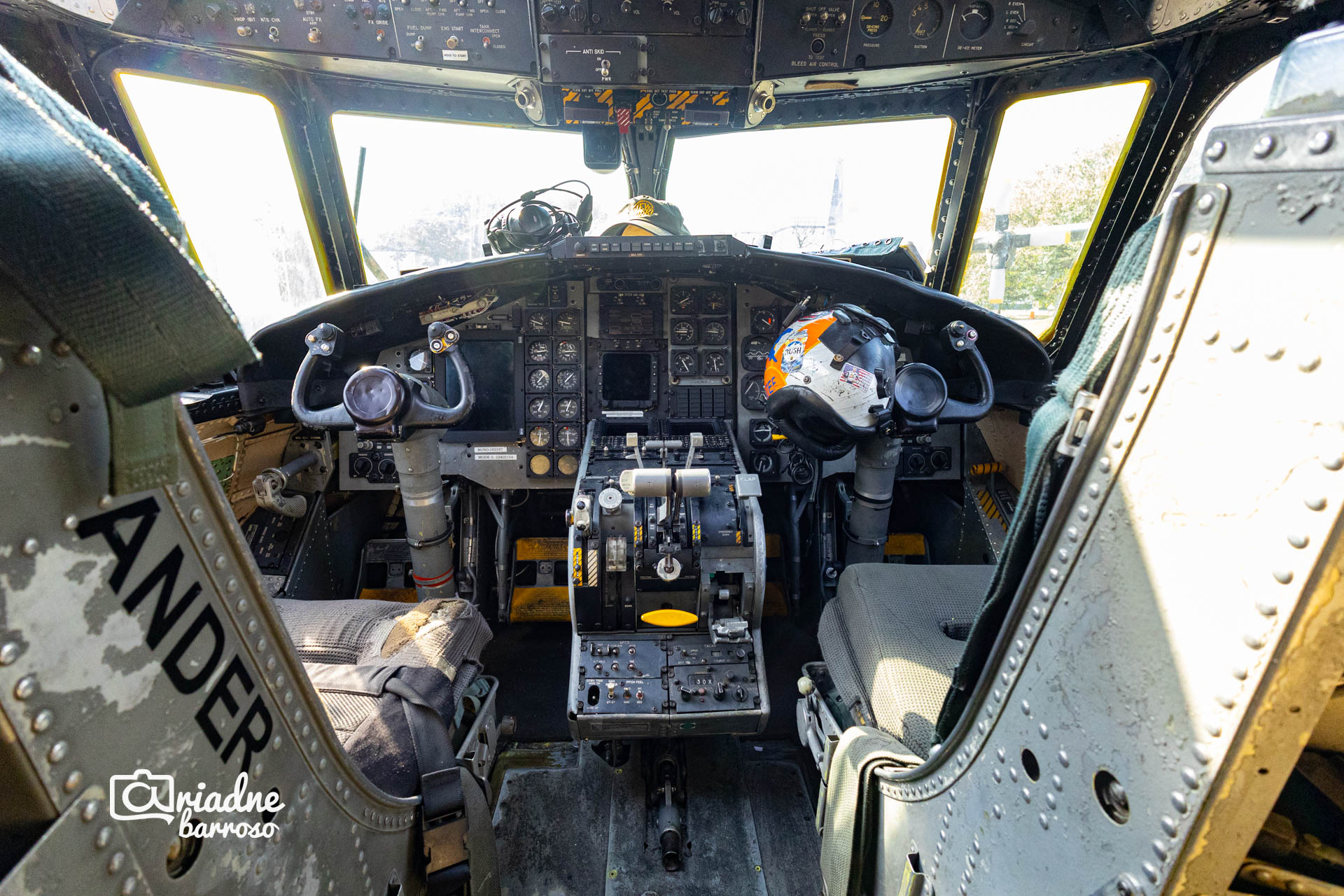 SÃO PAULO, SP, BRASIL - 22 de julho de 2026 - Chegada do Grumman C-2A Greyhound, ex-US NAVY,  no PAMASP. Fazia parte do Esquadrão VRC-40 Rawhides.  aeronave estava a bordo do porta-aviões USS Nimitz (CVN-68) durante recente a passagem pela costa brasileira, em maio, por conta dos exercícios Southern Seas. O C-2, que estava no seu último embarque previsto, sofreu uma pane e ficou retido na Base Aérea do Galeão, onde foi reparado, o que permitiu o voo até São Paulo. Será incorporado ao acervo do Museu Aeroespacial Paulista (MAPA) sob empréstimo do National Naval Aviation Museum (NNAM).
