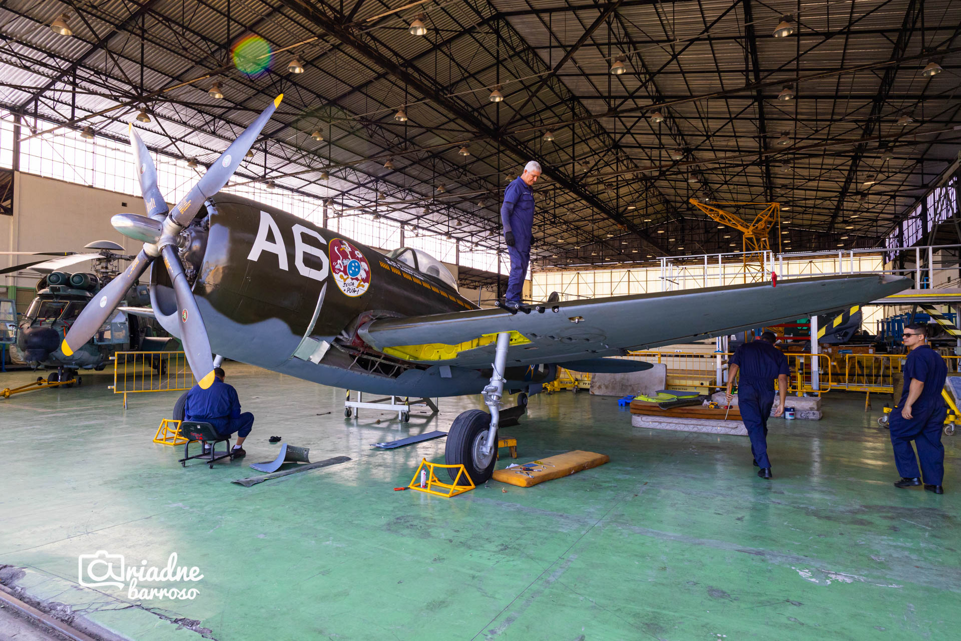 SÃO PAULO, SP, BRASIL - 23 de julho de 2025 - O Republic P-47D Thunderbolt "A6"do MUSAL (Museu Aeroespacial do Campo dos Afonsos, Rio de Janeiro), que integrará o acervo do futuro Museu Aeroespacial Paulista, no PAMASP. E processo de montagem por equipe do MUSAL. Chegou no PAMASP no dia 21 de julho transportado por um Embraer KC-390 do Esquadrão Gordo (FAB2859).