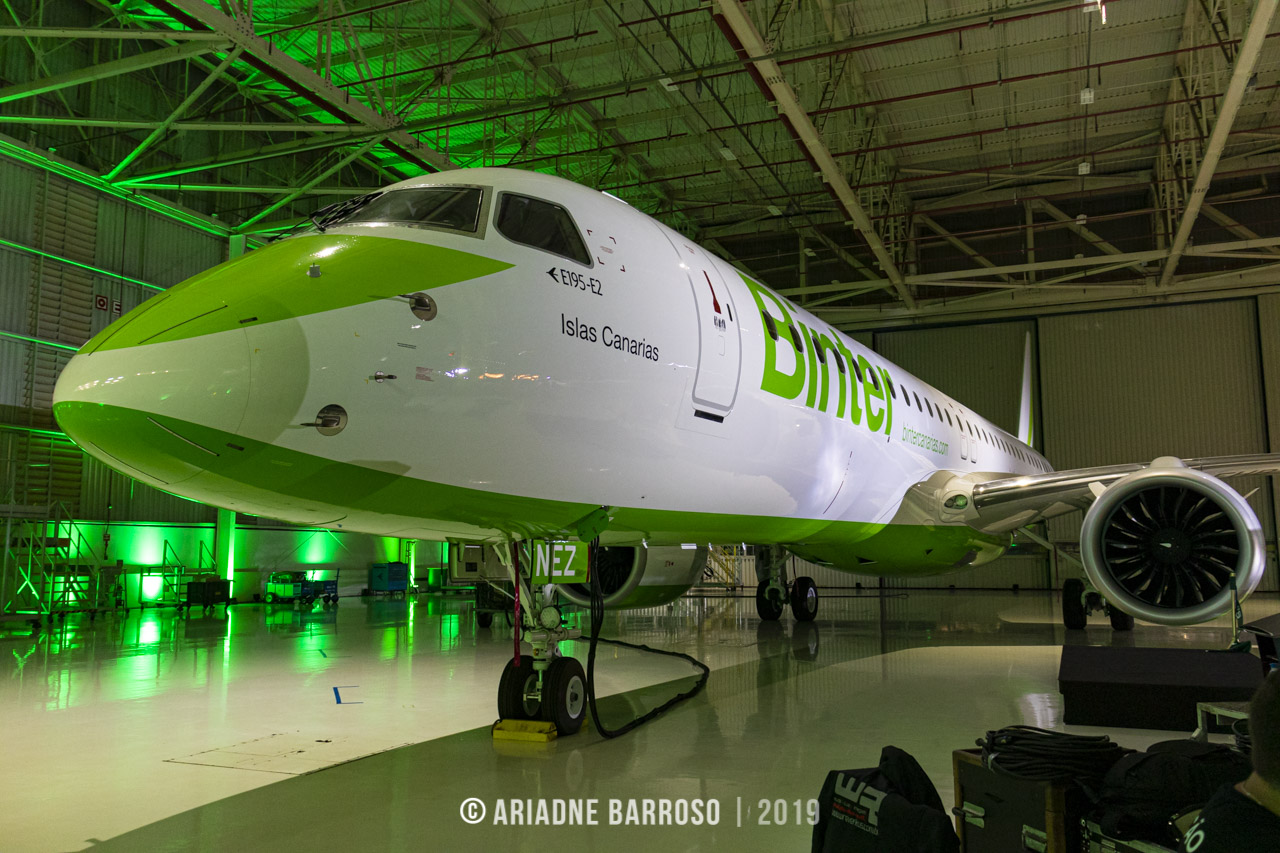 SÃO JOSÉ DOS CAMPOS, SP - 21/11/2019 - Primeiro Embraer E195-E2 entregue a Binter Canarias. Usando o registro brasileiro PR-EHB, porém, já como registro espanhol marcado na aeronave (EC-NH7) e escondido com fiaxas pretas. Exibido na cerimônia de entrega. Foto: Ariadne Barroso